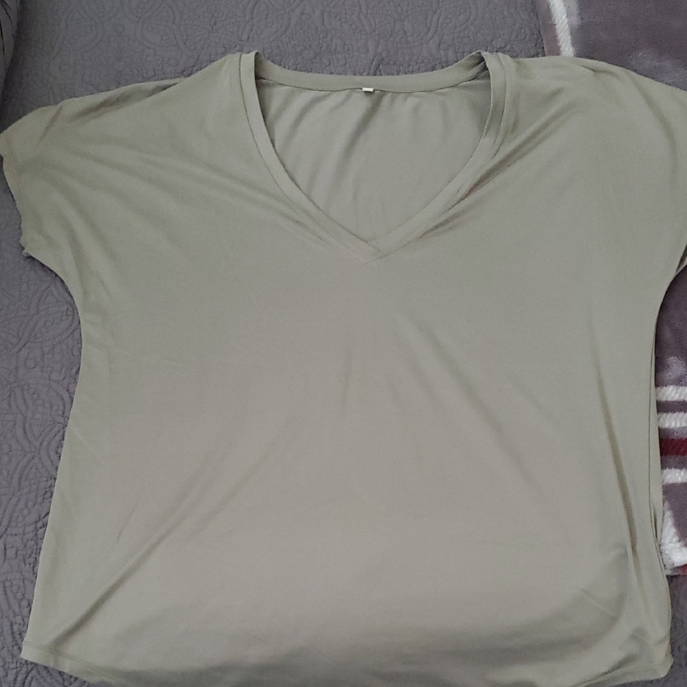 Ptula Vivian Tee